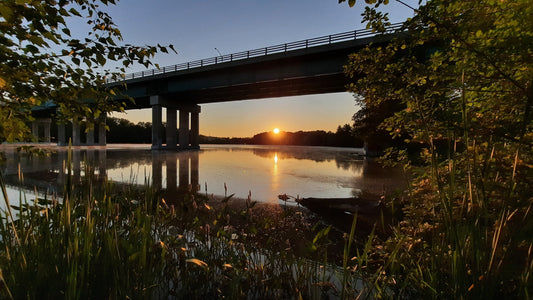 Soleil Et Prana Près Du Pont Jacques Cartier De Sherbrooke Rivière Magog 24 Juillet 2021 (Vue